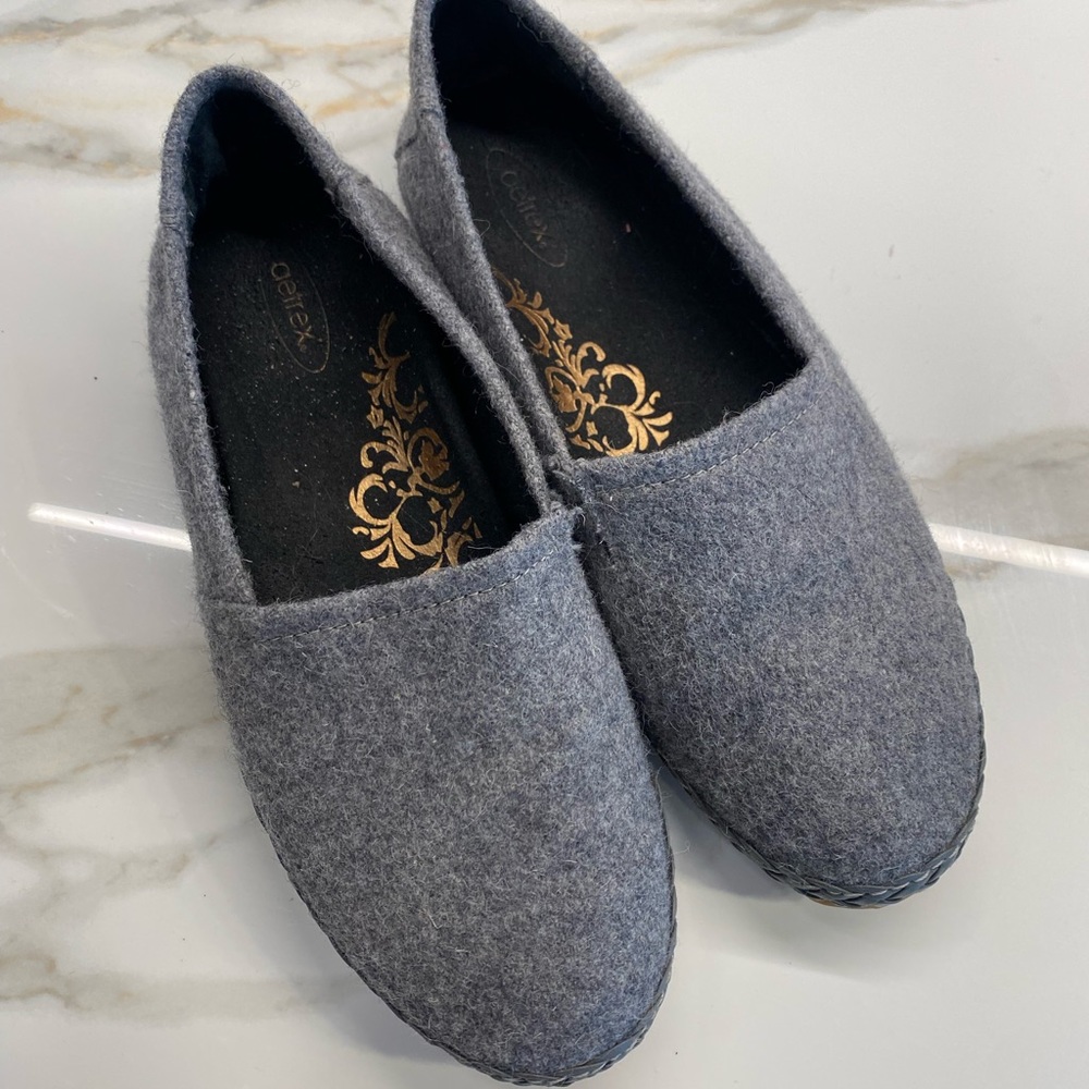 Aetrex Kylie slip on wool like slippers.